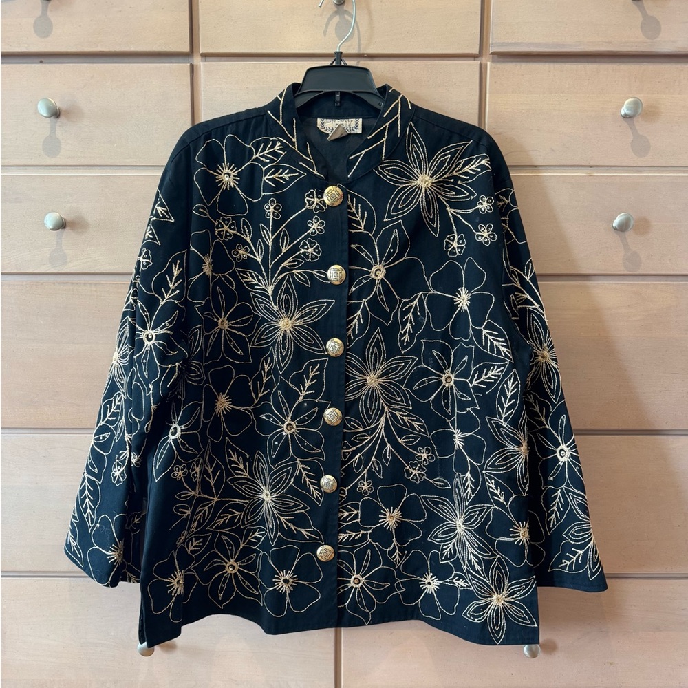 Lifestyle Plus Black and Gold Floral Blazer Size 1X